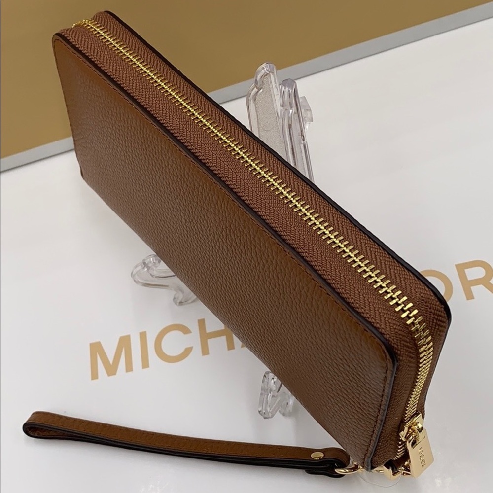 MICHAEL KORS Jet Set Travel Continental Zip - Picture 3 of 15